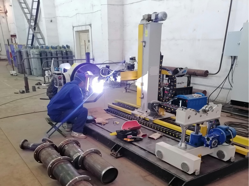 operating Circumferential Seam Welding System