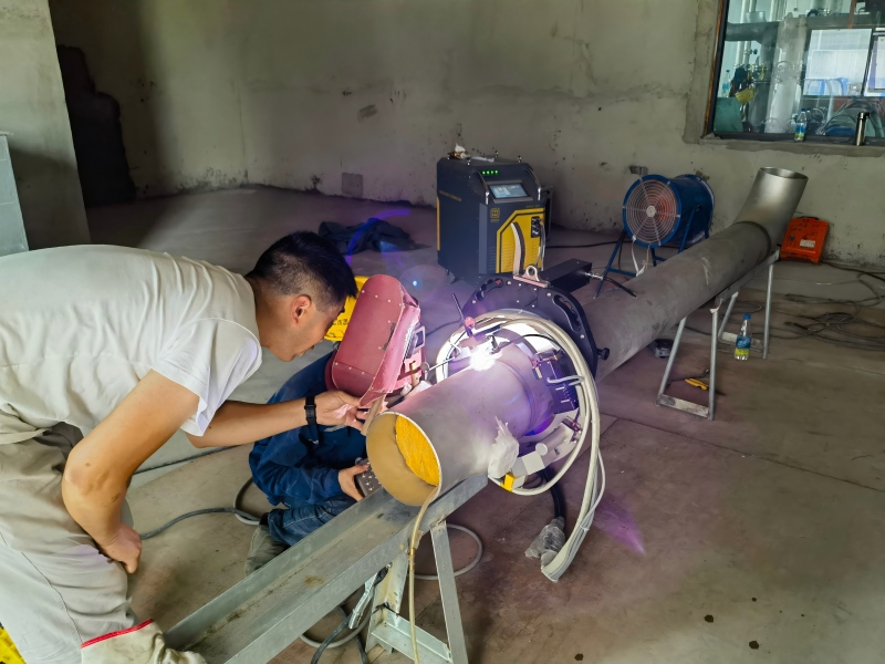 operate open pipe welding machine
