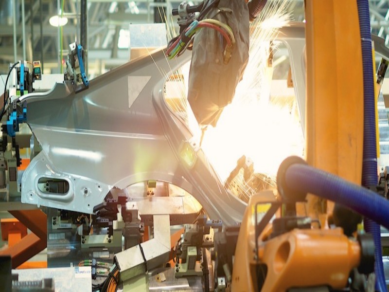 iKratz automated welding and material handling system in a manufacturing workshop